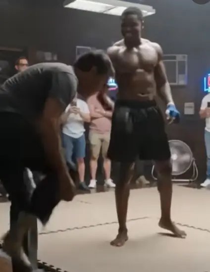 A Cocky MMA Fighter Offered an Old Farmer $500 to Take Free Punches — Then Everything Changed