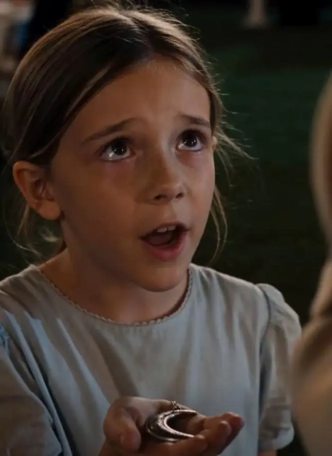 A nine-year-old girl in a faded blue dress walked into one of Charleston’s most exclusive garden parties and touched a wealthy woman’s gown.