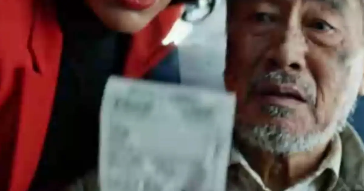 A Rude Passenger Demanded an Elderly Man’s Airplane Seat—But When the Flight Attendant Stepped In, an Unexpected Truth Left Everyone Speechless!